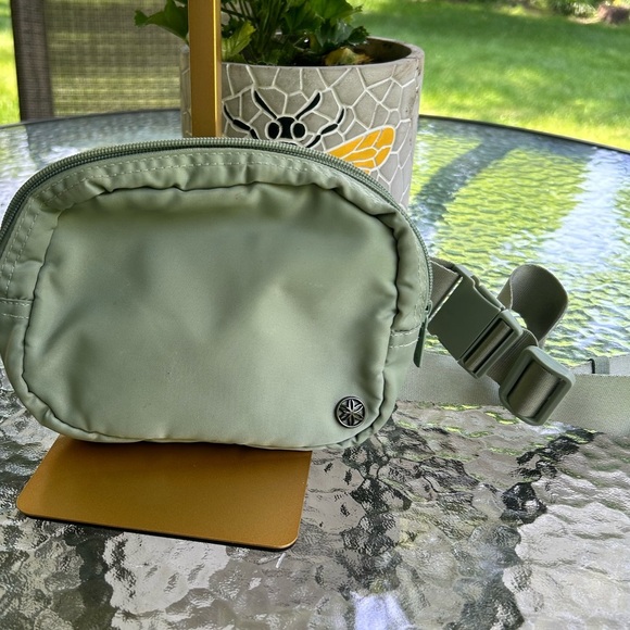 GAIAM Other - GAIAM-sidekick Fanny pack/chest bag, mint green with Adjustable strap